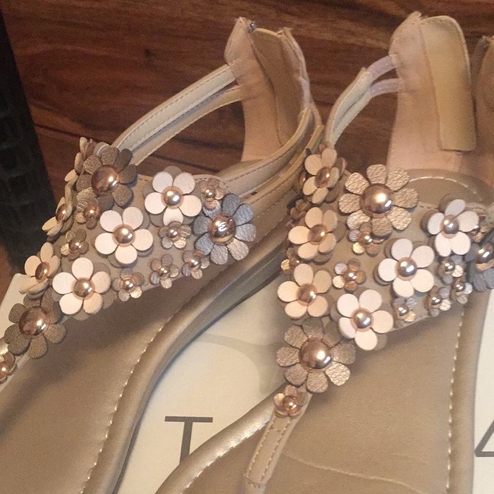 Sandals - Picture 2 of 6